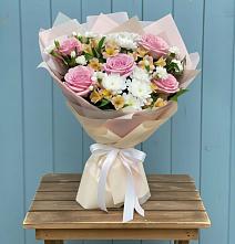 Букет цветов из:  Гвоздики, Орхидеи и Розы в Бурацком