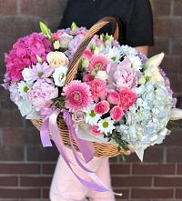 Композиция солнечный день в Бурацком Цветочная композиция из Розы, Хризантемы, Пионы и Лизиантусы в корзине в Бурацком