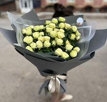 Букет Белые кустовые розы Солинеро в Бурацком