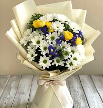 Букет цветов из:  Ирисы, Хризантемы и Розы в Бурацком