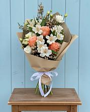 Букет цветов из:  Альстромерии, Лизиантусы, Розы и Хризантемы в Бурацком