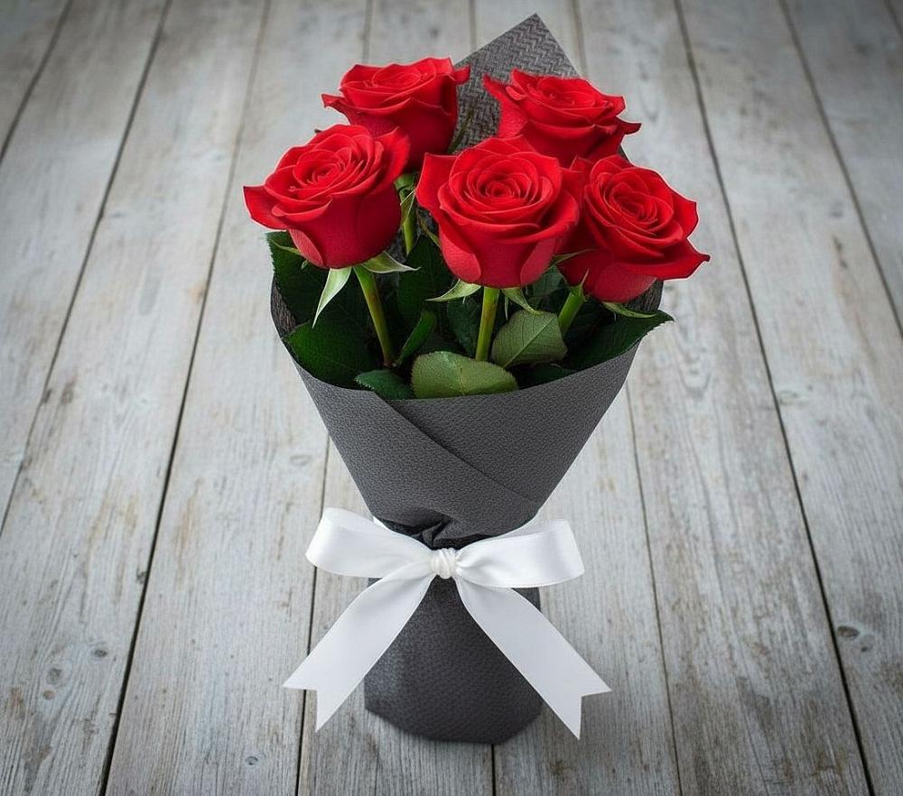 Букет 5 Красных роз Эдлесс Лав в Бурацком